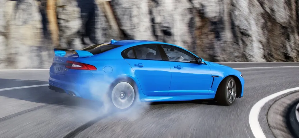 Jaguar XFR, l'alternativa alla BMW M5 nel mercato dell'usato