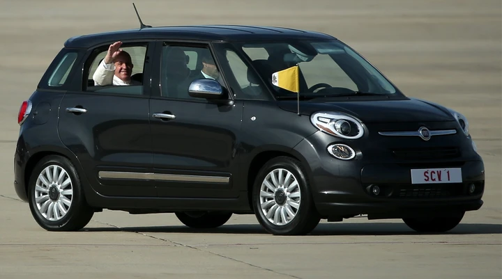 La Fiat 500L del Papa all'asta per 300 mila dollari
