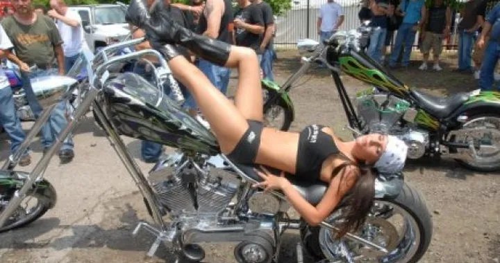 Sexy bikers: chopper e "ciapet"