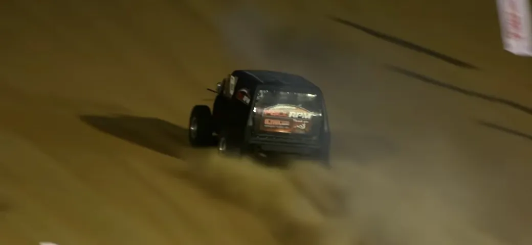 Drag race: sfida folle sui rilievi del deserto [Video]