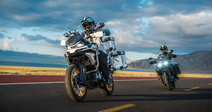 CFMOTO 700MT ADV 2025: la crossover media che conquista