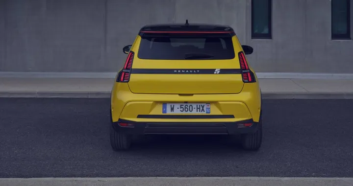 Renault 5 E Tech, si pensa già al restyling: ma la termica?