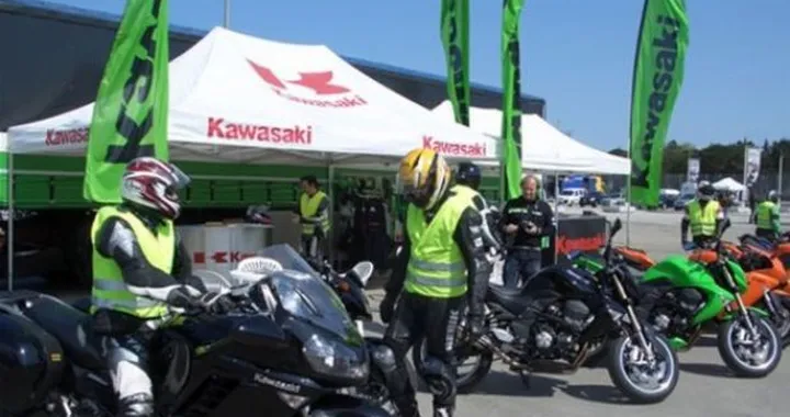 Kawasaki: Demo Bike e Test Ride 2012
