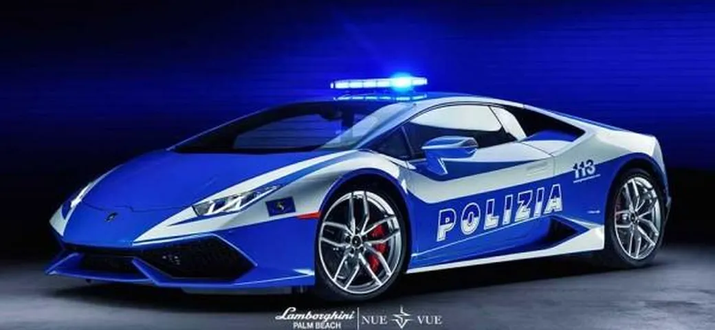 La Lamborghini della Polizia insegue un'altra Lamborghini [Video]