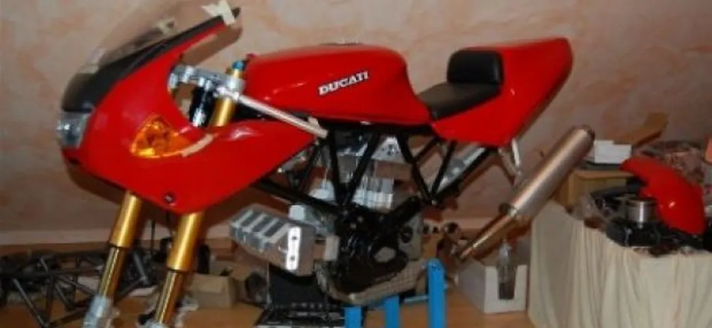 Special Ducati-Eleonore Supersport V8