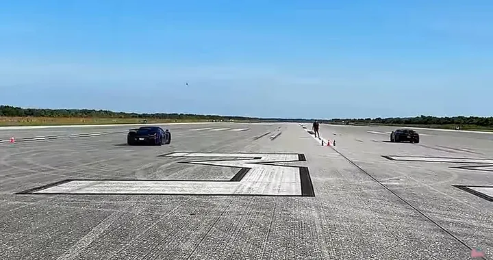 Bugatti Chiron SS vs Rimac Nevera: una drag race stellare | Video