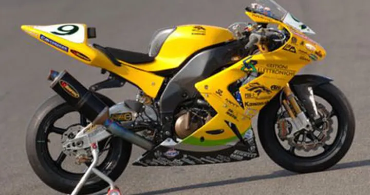 Kawasaki ZX10R Superbike 2005 all'asta su eBay