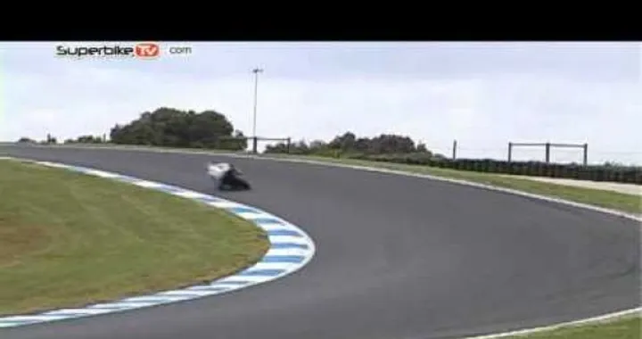 WSBK: Melandri, paura per un forte dolore alla spalla