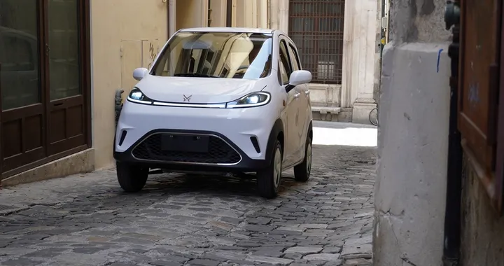 Jinpeng XY: il quadriciclo elettrico cinese che sfida Fiat Topolino e Citroën Ami