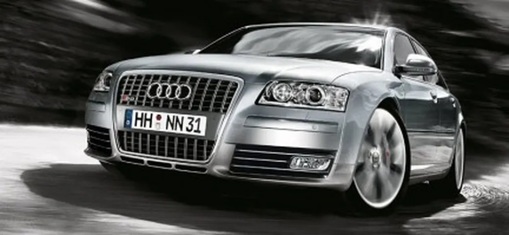 Audi S8 : restyling a Francoforte