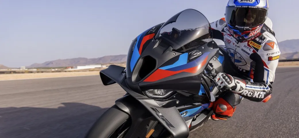 Toprak Razgatlioglu e la BMW M1000R: spettacolo e innovazione