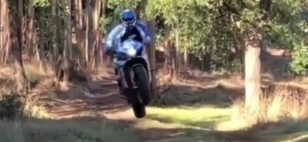 Video: in fuoristrada con la Suzuki GSX-R