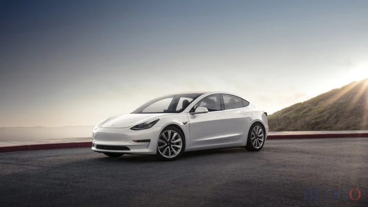 Tesla model 3: il testacoda a 220 km/h è da brividi
