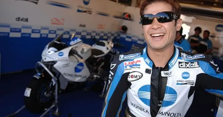 Makoto Tamada con il team Yamaha Tech 3