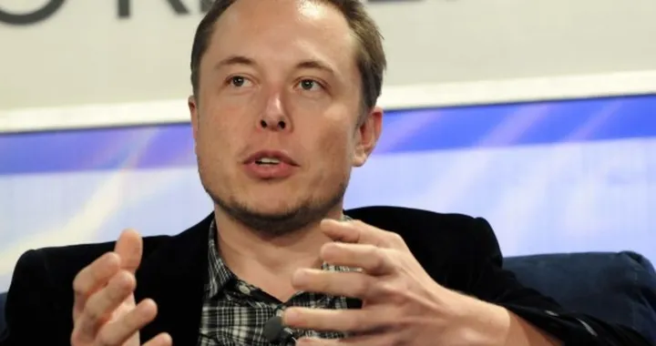 Tesla garantisce 3 mesi di stipendio ai dipendenti che combattono in Ucraina