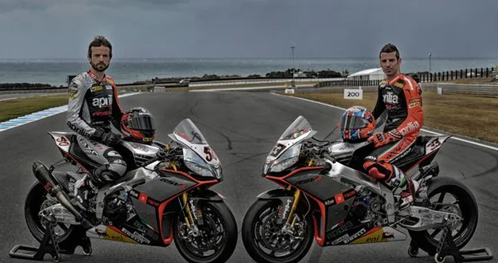 Aprilia RSV4 Superbike 2014: bolide d'argento [Foto e Video]