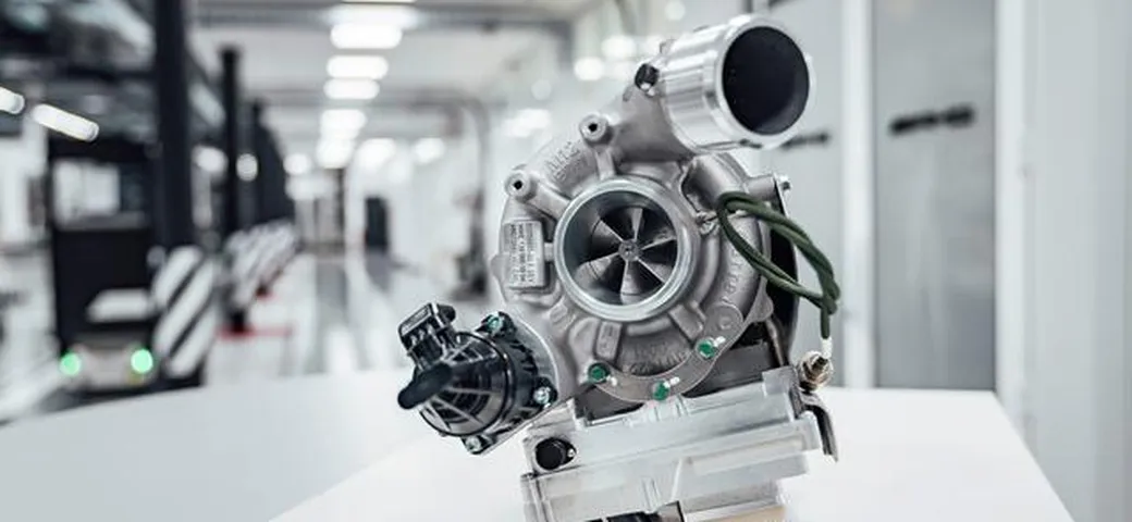 Mercedes-AMG: un nuovo turbocompressore a gas di scarico con motore elettrico