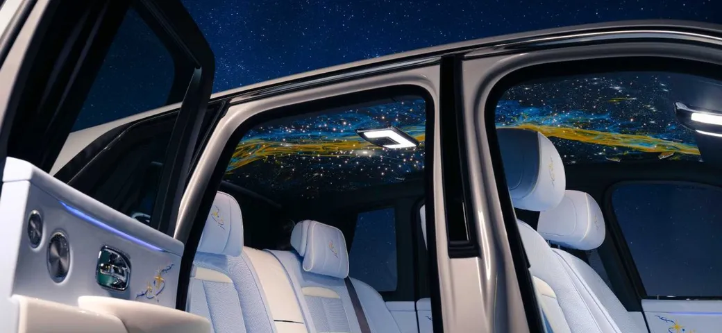 Cullinan Cosmos: Rolls-Royce trasforma l’auto di lusso in un viaggio tra le stelle