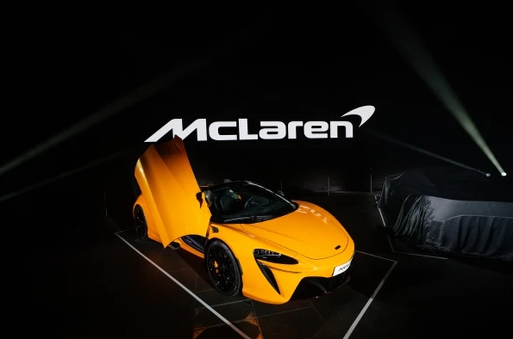 McLaren Artura Spider