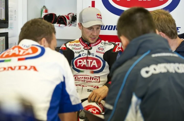 SBK, Silverstone: Rea stacca tutti in Gara-1, Melandri 9°