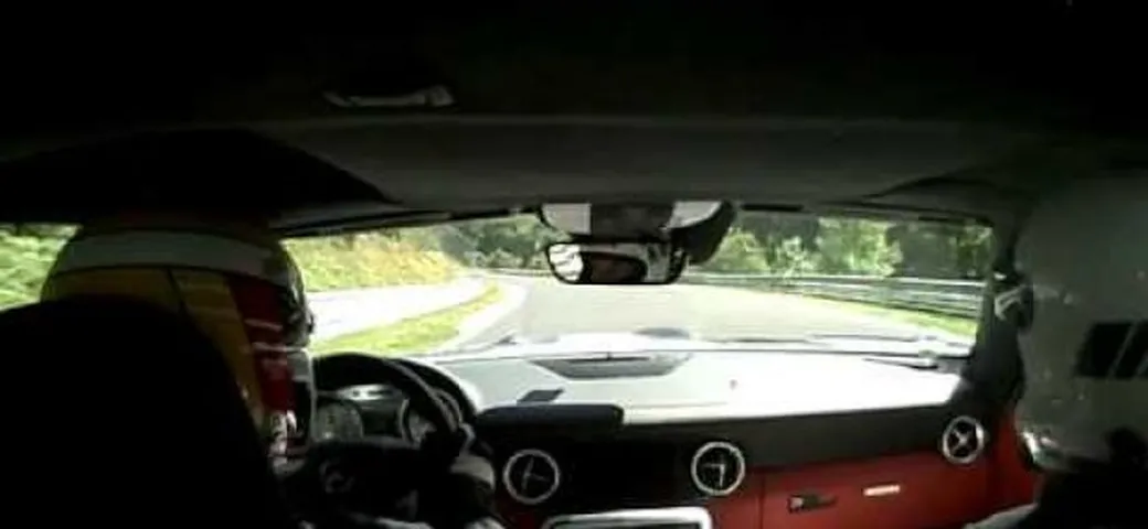 Mercedes SLS: giro 