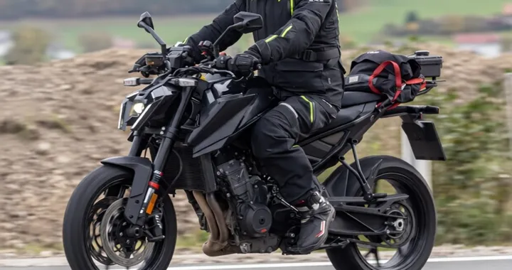 KTM 790 Duke pronta per il 2026: foto spia e aggiornamenti estetici