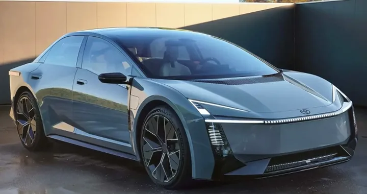 Toyota Corolla, rivoluzione nel 2028: arriva anche elettrica e sarà prodotta in Cina