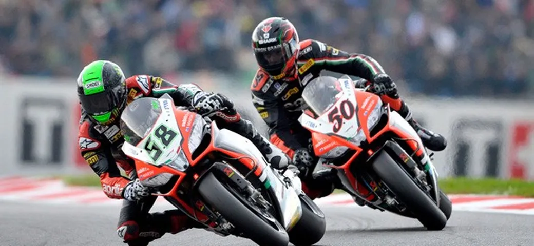 Laverty e Guintoli in coro: 