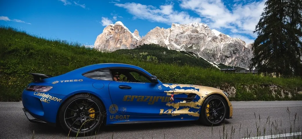 Crazyrun X: hypercar e supereroi sulle strade delle Dolomiti