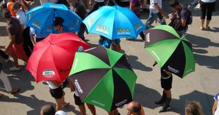 Sachsenring: sotto l'ombrello le Paddock Girls