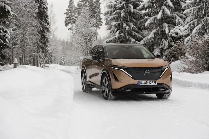 Nissan e-4ORCE mostra di cosa è capace anche sui tracciati stradali e off road della Finlandia