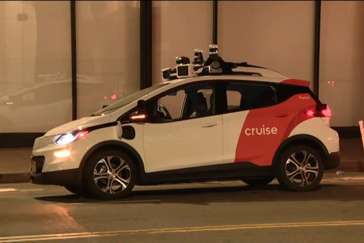 Robotaxi investe donna già investita da altra auto: è successo a San Francisco
