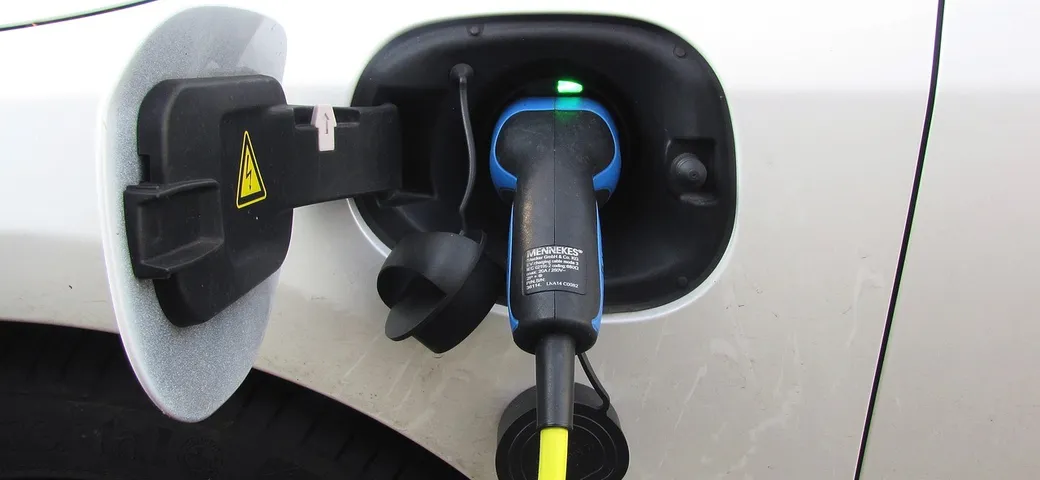 Auto ibride plug-in: verso standard europei più severi sulle emissioni?
