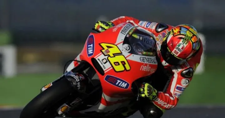 MotoGP: Valentino Rossi, "questa moto si guida meglio della 800". Doppia frattura alla mano per Nicky Hayden