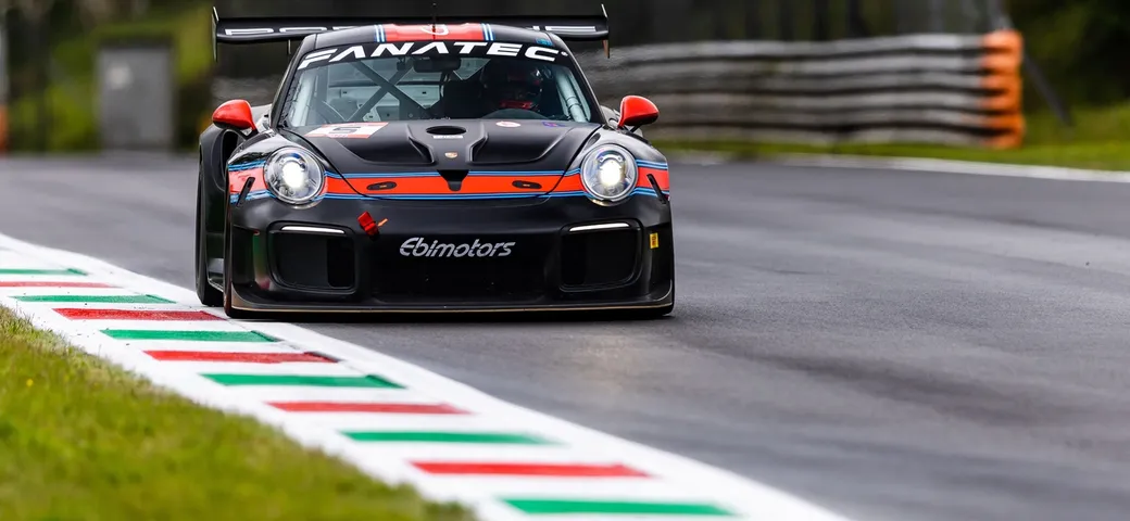 Porsche 911 GT2 RS Clubsport Evo: debutta la nuova versione dell’auto da corsa [FOTO]