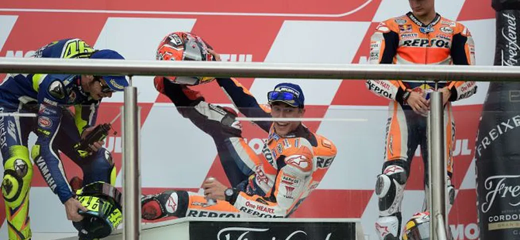 MotoGP Argentina, domina Marquez. Rossi ringrazia Iannone-kamikaze per il “disastro” Ducati. Anche Lorenzo ko