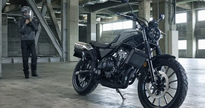 La scrambler giapponese che fa rivivere gli anni ’70: Honda CL500 2026
