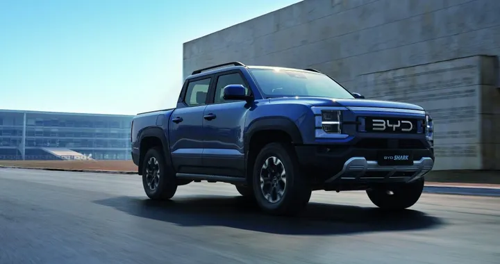 BYD Shark debutta in Europa: il pick-up da 436 CV arriva con la tecnologia Super Hybrid DMO
