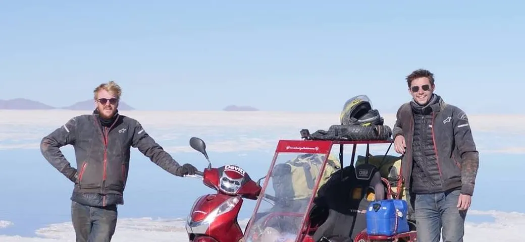 Un viaggio di 55.000 km in sella ad un Honda SH 300 trasformato in sidecar: è Guinness World Record