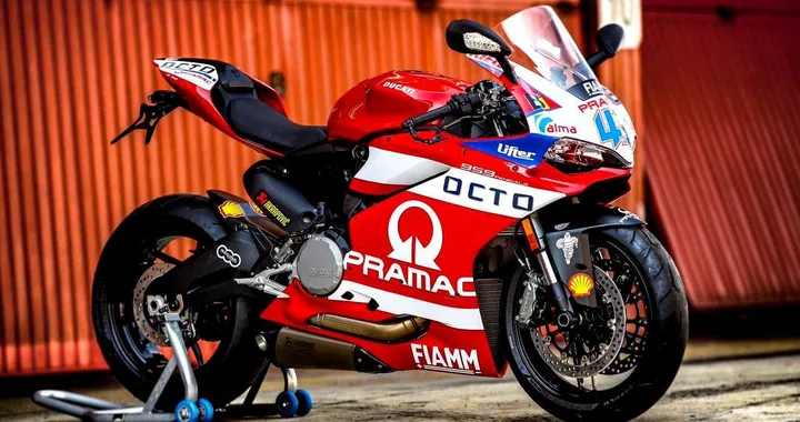 Vinci alla lotteria una Ducati 959 Scott Redding Replica!