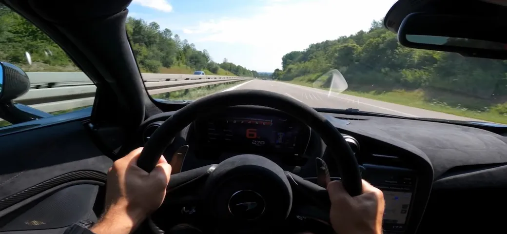 Sulla McLaren 765 LT by Novitec oltre i 300 km/h in autostrada [Video]