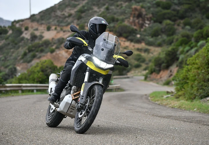 Aprilia Tuareg 660: la prova su strada (VIDEO)
