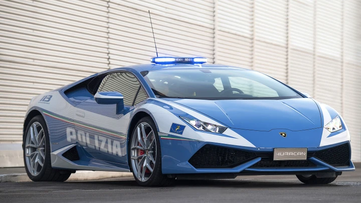Supercar forze dell'ordine: servizi veloci