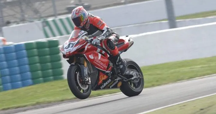 Chi è alla guida della Yamaha R1 di Haga?