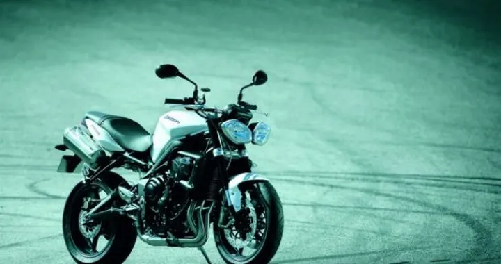 Triumph Street Triple 2011/2012: arrivano gli occhi a mandorla