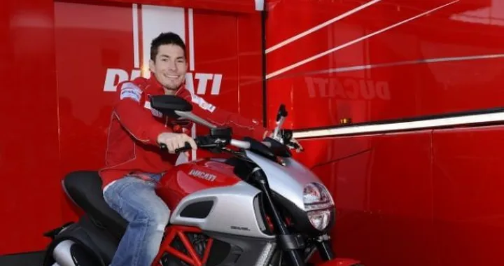Nicky Hayden sulla Ducati Diavel a Valencia