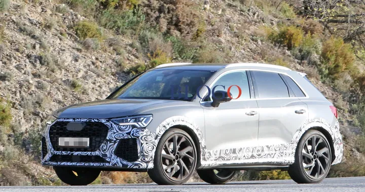 Audi RS Q3: foto spia del SUV tedesco da 400 CV
