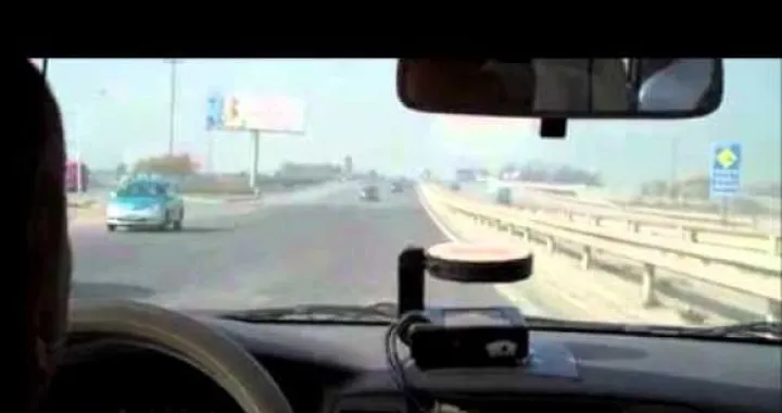 Taxi contromano su un'autostrada cinese!