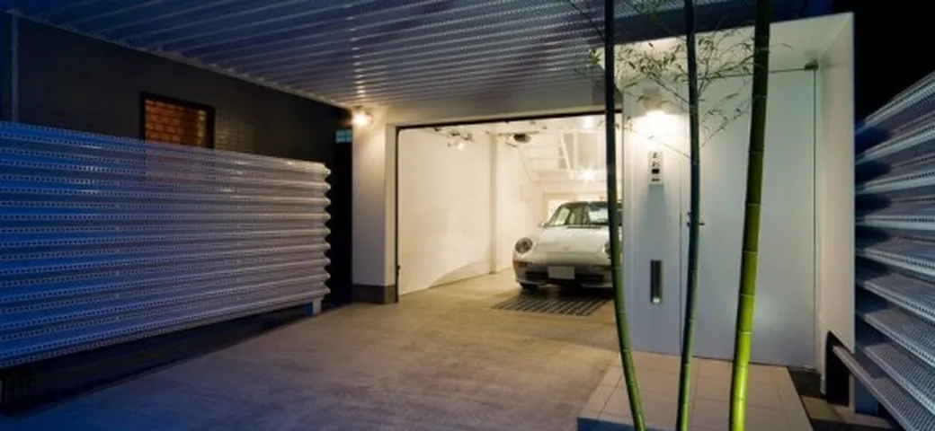 Porsche 993 Turbo: in Giappone è al centro di un appartamento