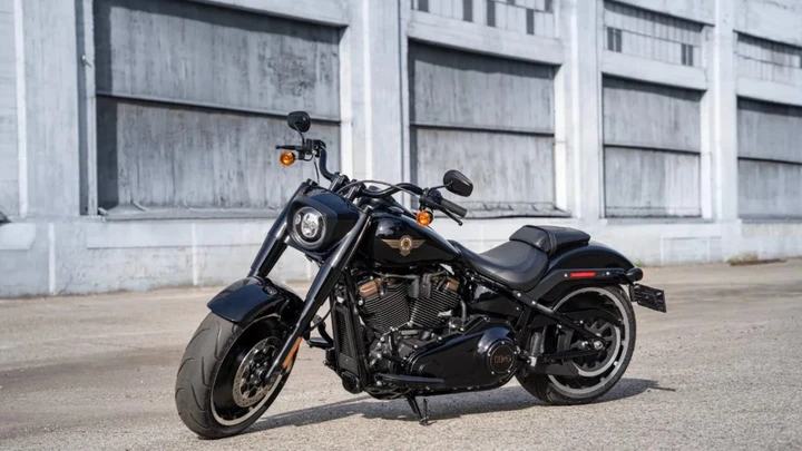 La Harley-Davidson Fat Boy si converte all'elettrico grazie a OZ Motors